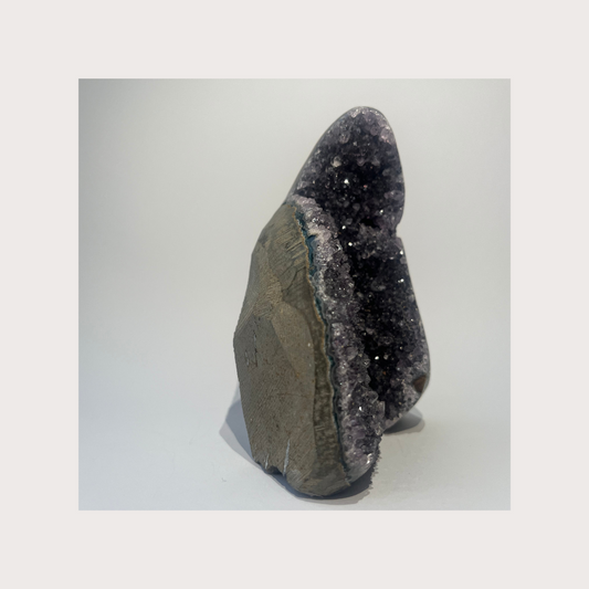 donkere-amethist-geode-medium